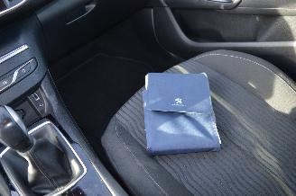 Ford Puma Peugeot 308 1,2 Puretech Active Navi Pdc Klima Euro 6 picture 18