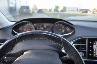 Ford Puma Peugeot 308 1,2 Puretech Active Navi Pdc Klima Euro 6 picture 16