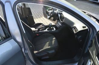 Ford Puma Peugeot 308 1,2 Puretech Active Navi Pdc Klima Euro 6 picture 13