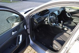 Ford Puma Peugeot 308 1,2 Puretech Active Navi Pdc Klima Euro 6 picture 9