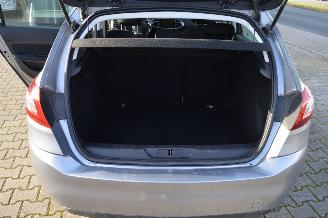 Ford Puma Peugeot 308 1,2 Puretech Active Navi Pdc Klima Euro 6 picture 11