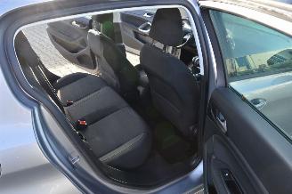 Ford Puma Peugeot 308 1,2 Puretech Active Navi Pdc Klima Euro 6 picture 12