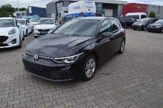 Voiture accidenté Volkswagen Golf VIII Lim. Life eTSI DSG AUTOMATIK 2021/3