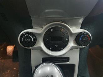 Ford Fiesta 1.4 Ghia picture 10