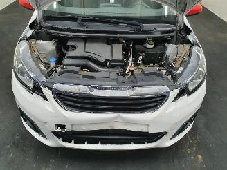 Peugeot 108 1.0 e-VTi Envy picture 18