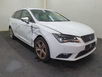 krockskadad bil auto Seat Leon 5F8 ST Stylance 2015/10