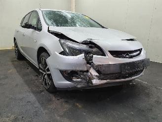 Vrakbiler auto Opel Astra J Edition 1.4 2015/3