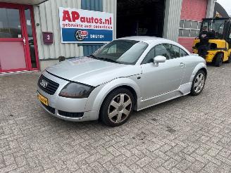 Schadeauto Audi TT 1.8 20V 179PK 2001/8