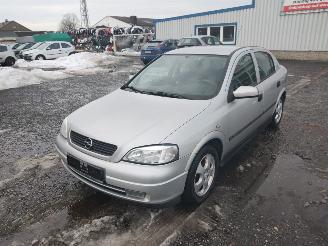 Coche siniestrado Opel Astra G 1.6 Zilver Z147 Onderdelen X16XEL Motor 1999/10