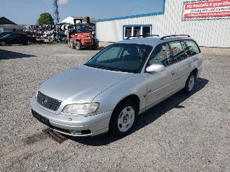 Coche siniestrado Opel Omega B 2.2 16V Zilver Z147 Onderdelen Y22XE Motor 2000/10