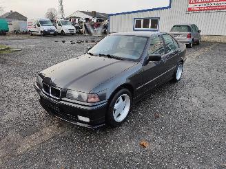 Coche siniestrado BMW 3-serie E36 316i Zwart 181 Onderdelen M40B16 Motor 1992/3
