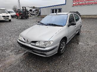 Auto da rottamare Renault Mégane 1.6 Zilver MV640 Onderdelen K4M720 Motor 1999/3