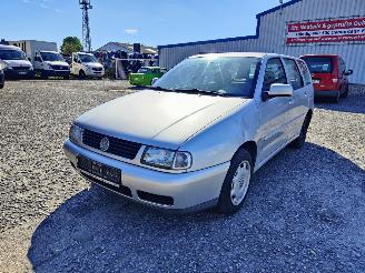 Uttjänta bilar auto Volkswagen Polo 6KV 1.4 16V Zilver LS7N Onderdelen APE Motor 2000/11