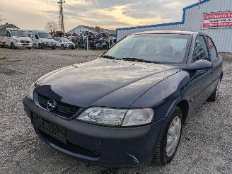 Coche siniestrado Opel Vectra 1.6 1999/2