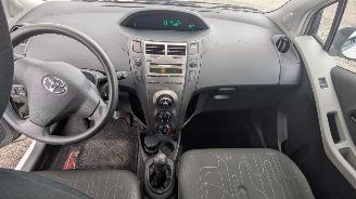 Toyota Yaris 1.0 picture 13
