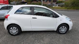 Toyota Yaris 1.0 picture 3
