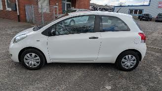 Toyota Yaris 1.0 picture 8