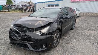 Salvage car Toyota Avensis 1.8 2015/5