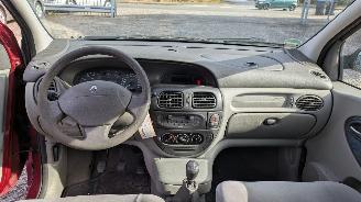 Renault Scenic 1.6 picture 11