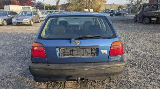 Volkswagen Golf 1.6 picture 6