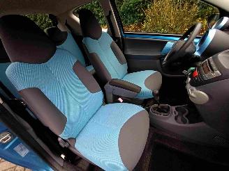 Peugeot 107 1.0-12V XR airco picture 8
