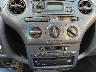 Toyota Yaris 1.0-16V VVT-i Sol  5drs airco picture 5