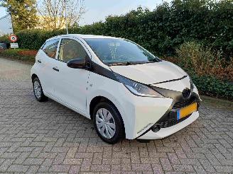 Schadeauto Toyota Aygo 1.0 VVT-i x-fun 2017/10