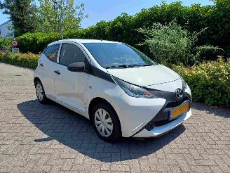 skadebil auto Toyota Aygo 1.0 VVT-i x-fun 5drs airco 2017/11