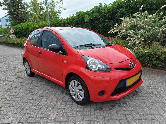 krockskadad bil auto Toyota Aygo 1.0 VVT-i Now airco 5drs 2013/11