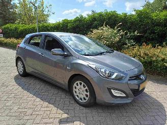 uszkodzony samochody osobowe Hyundai I-30 1.4 HB 2012/5