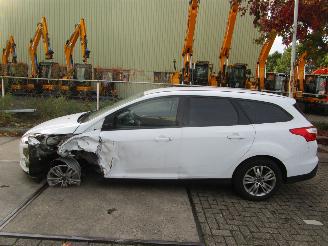 krockskadad bil auto Ford Focus 1.0 ecoboost 92kW E5 2014/5