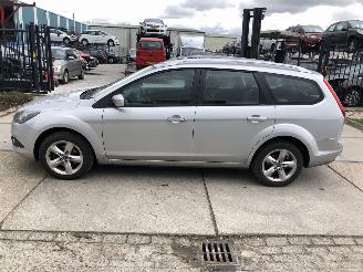 krockskadad bil auto Ford Focus 16i E5 Combi 2011/8