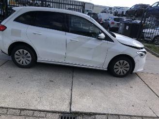 Avarii autoturisme Mercedes B-klasse B200D Automaat 2021/8