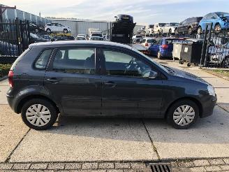 Schadeauto Volkswagen Polo 14i 16v 5 drs AIRCO 2005/11