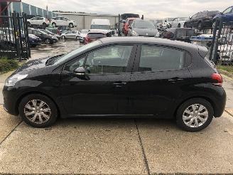 skadebil auto Peugeot 208 1.2i 60kW E6 Airco, Navi 2016/6