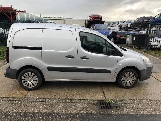 krockskadad bil bedrijf Citroën Berlingo 1.6hdi E5 Airco 3 persoons 2015/6