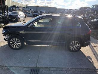 krockskadad bil auto Volkswagen Tiguan 15tsi 110kW DSG 2023/3