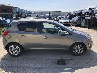 Coche accidentado Opel Corsa 13cdti 70kW E5 5 drs Airco, Navi 2013/12