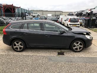  Volvo V-60 1.6i T4 Momentum Automaat 132kW E5 2011/3