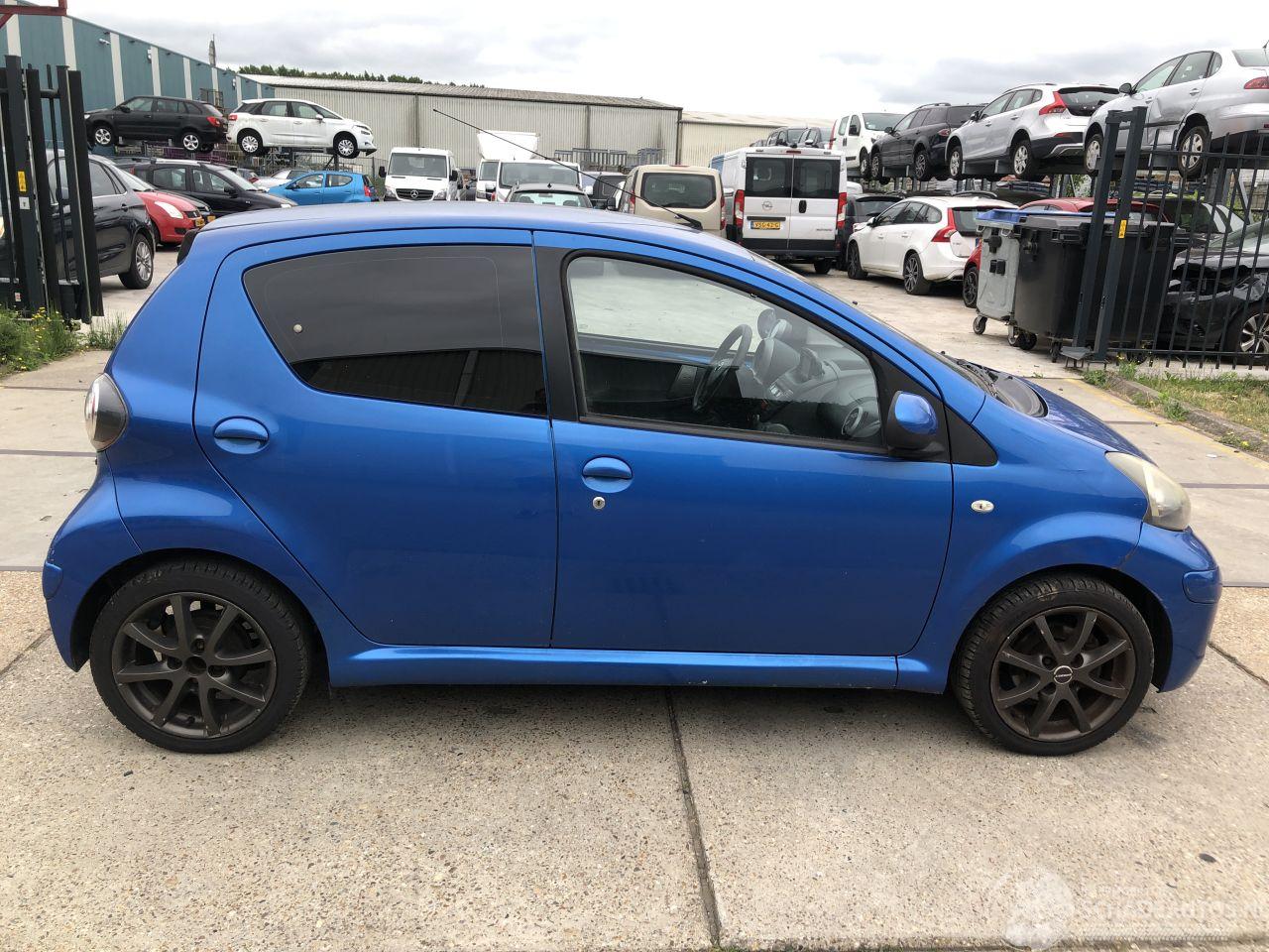 Toyota Aygo Comfort Navigator AIRCO LM VELGEN
