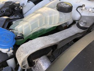 Volvo V-40 2.0 T2 Momentum 90kW E6 picture 14