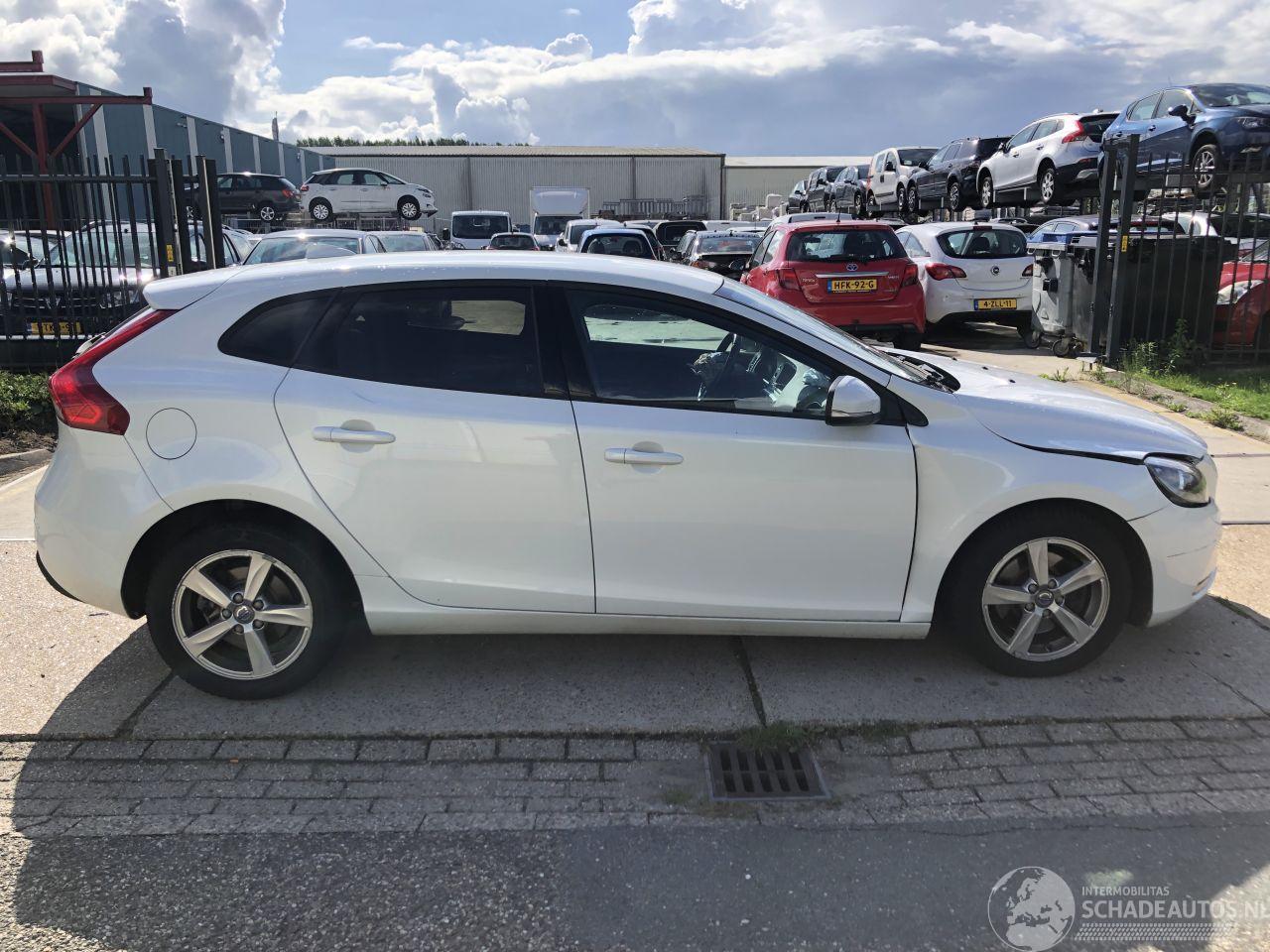 Volvo V-40 2.0 T2 Momentum 90kW E6