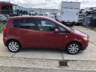 damaged passenger cars Mitsubishi Colt 13i 70kW E5 Airco 2011/8