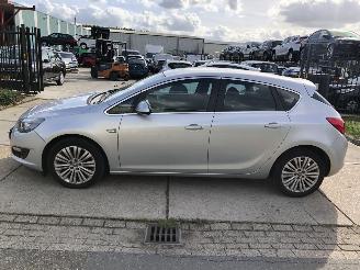 Schadeauto Opel Astra 1.4i 88kW E6 NAVI HB 2015/3