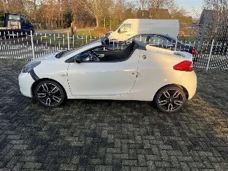 Renault Wind 1.6 16v Mooie auto weinig km !! picture 2