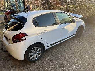 Purkuautot passenger cars Peugeot 208 1.2 puretech 2016/12