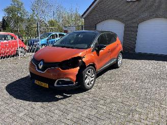 krockskadad bil auto Renault Captur 0.9 tce mooie auto !! 2014/1