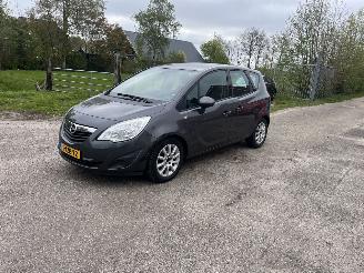damaged passenger cars Opel Meriva 1.7 cdti motorschade !! 2011/6