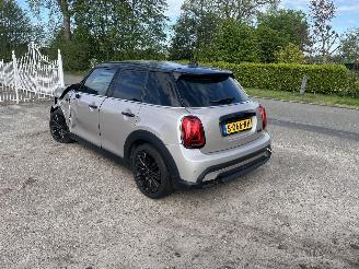 Mini Cooper 1.5 automaat !! picture 3
