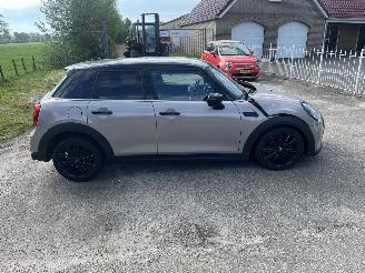 Mini Cooper 1.5 automaat !! picture 6